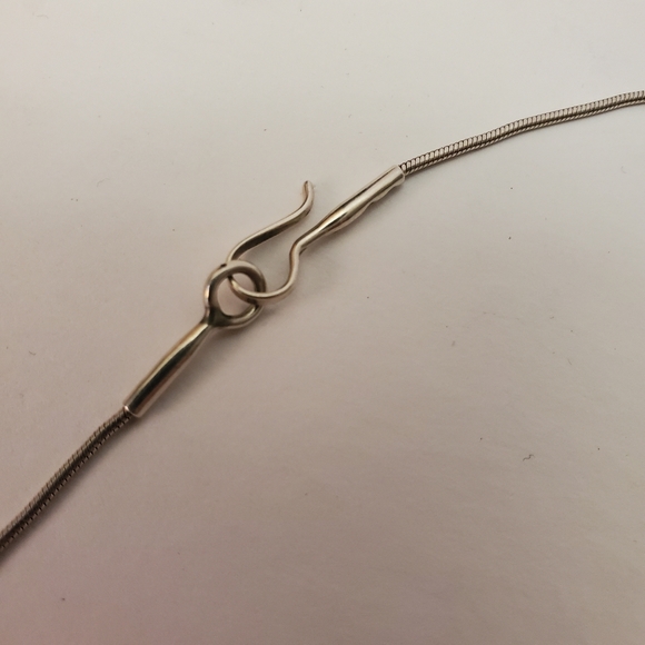 E.L. Designs - Faceted Garnet "Swing" necklace - Picture 4 of 5